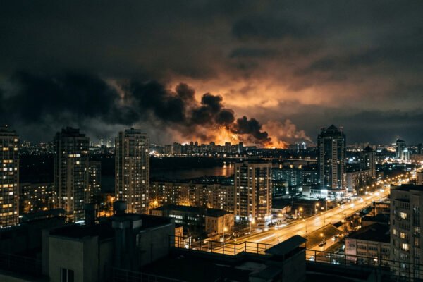 Ataque ruso en Kiev deja tres muertos, incluyendo un niño, tras bombardeos nocturnos
