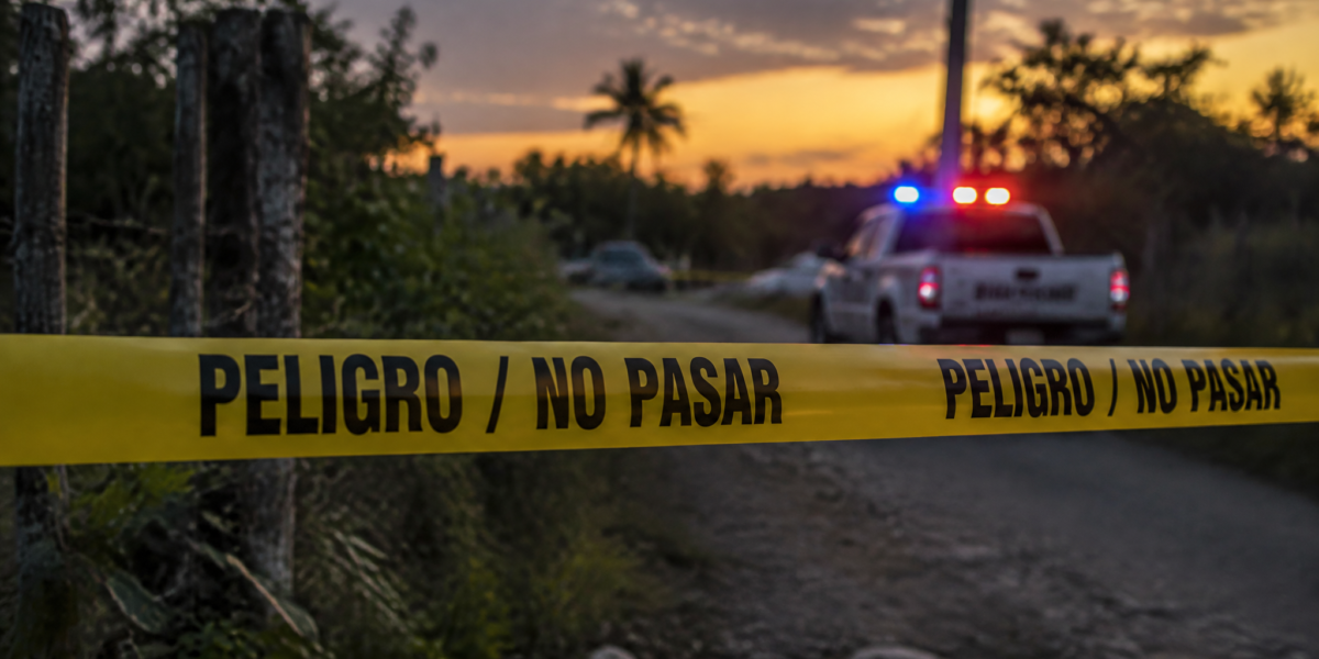 Cinta policial ante matorral donde hallaron el cuerpo de Loyca Alvarado en San Cristobal