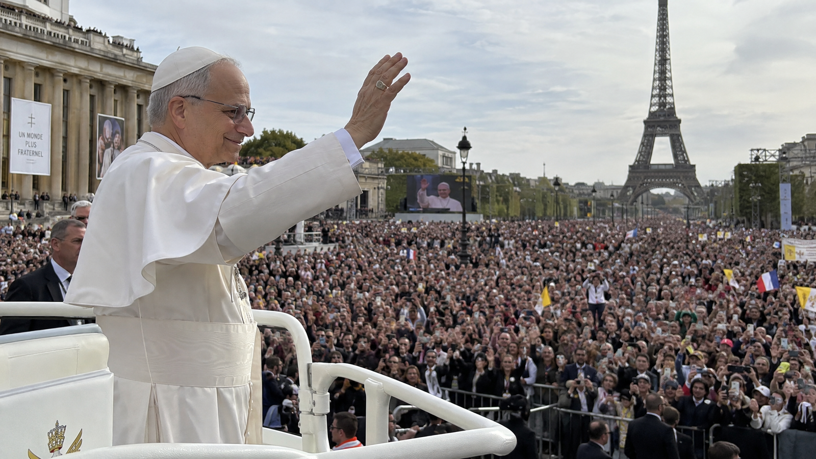 papa-leon-xiv-paris-multitud