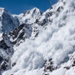 Tragedia en el Himalaya: Avalancha mata a 15 trabajadores en campamento de Nepal avalancha muertos campamento nepal