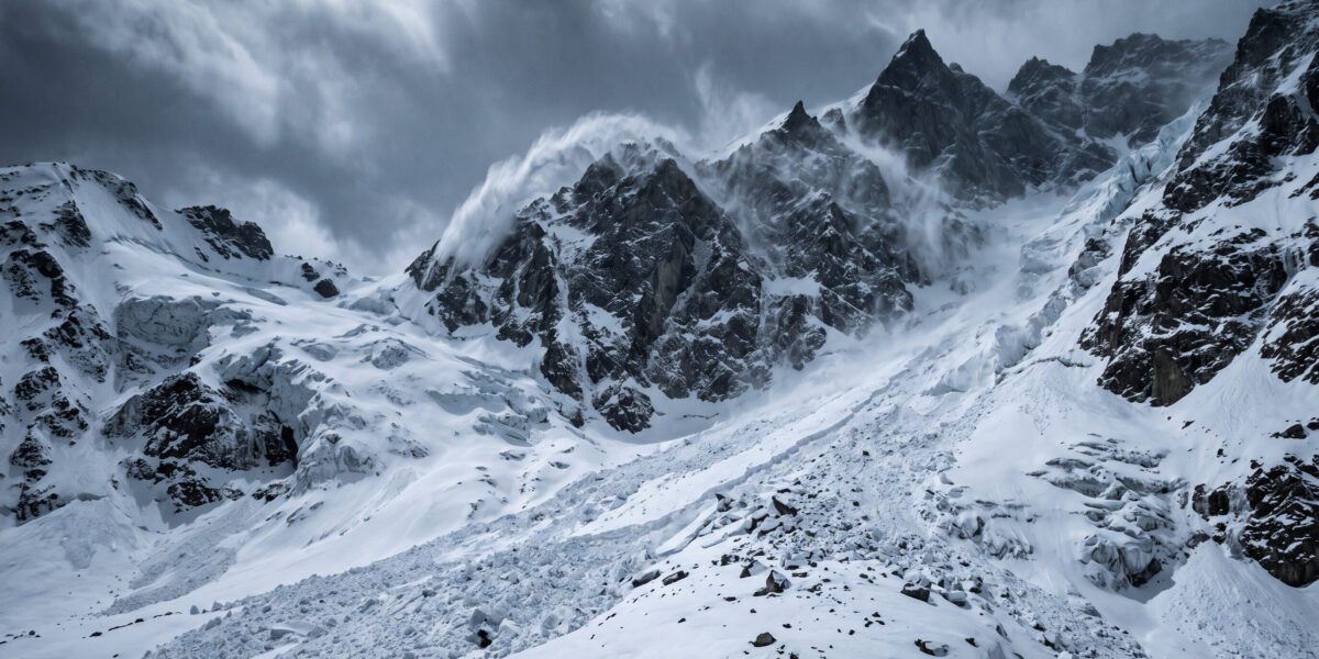Tragedia en el Himalaya: Avalancha en Nepal deja al menos 15 muertos