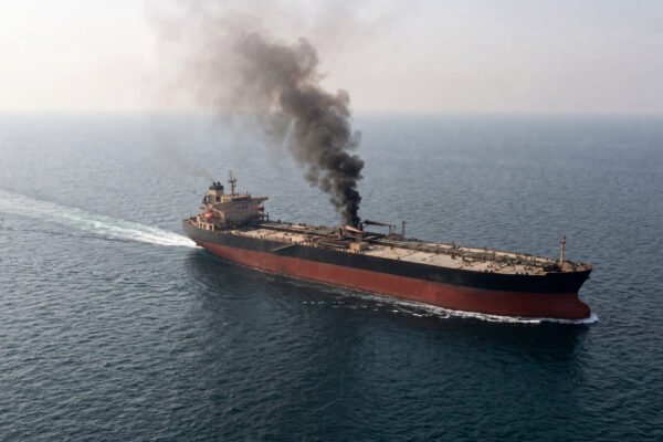 Tanquero atacado frente a Qatar