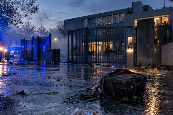 Caos en Francia: Más de 400 escuelas bloqueadas y cientos de heridos en protestas estudiantiles