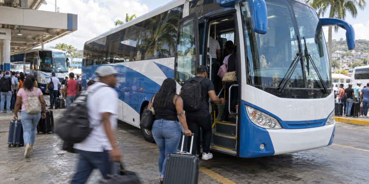 Choferes piden alerta ante migración