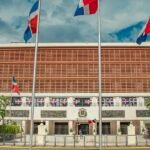 El Congreso envía al Poder Ejecutivo la ley general de juegos de azar Fachada del Congreso Nacional en Santo Domingo con banderas dominicanas