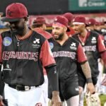 Jefferson Rojas pega dos jonrones y los Gigantes vencen 7-1 al Licey Jugadores de los Gigantes del Cibao se saludan en el terreno tras un juego