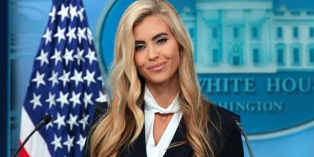 Katie Zacharia en la sala de prensa de la Casa Blanca