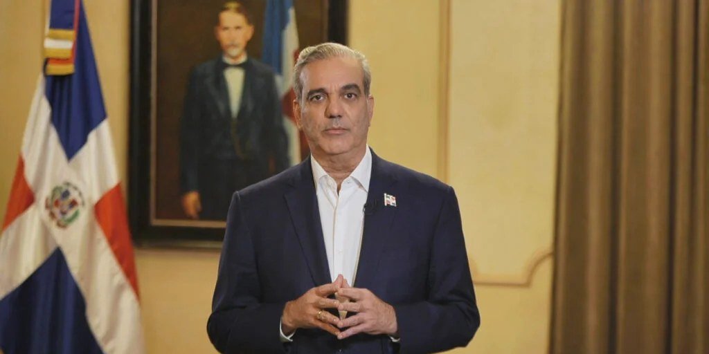 Abinader entrega techados deportivos en San Miguel y Los Mina Sur