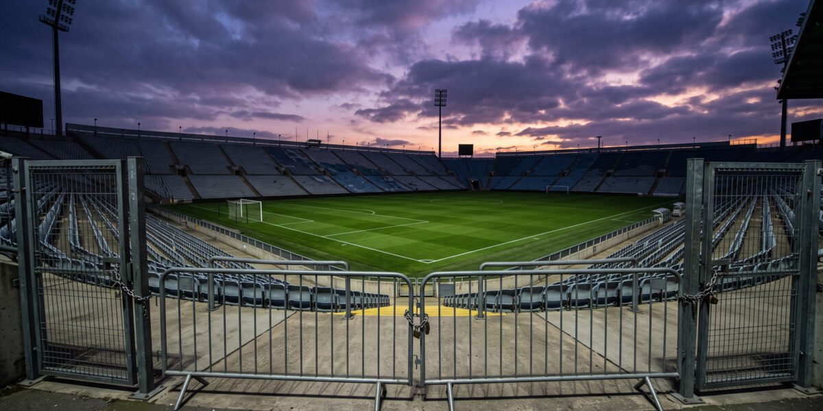 Imagen conceptual de estadio vacío