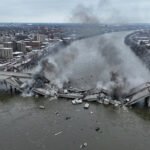 Rusia destruye puentes clave en Kiev y deja la capital dividida tras ataques masivos Rusia destruye puentes clave en Kiev y deja la capital dividida tras ataques masivos