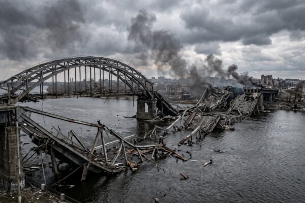 Conceptual de puente urbano destruido y humeante