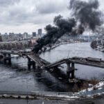 Rusia escala la guerra: bombardeo masivo destruye puentes estratégicos en el río Dniéper Rusia bombardea puentes en Kiev
