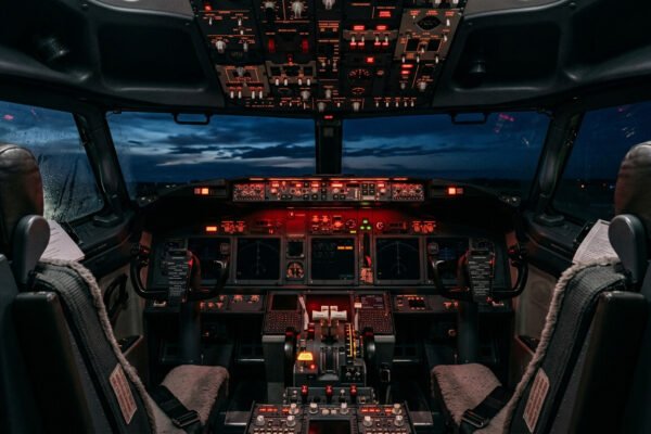 Terror en el aire: Copiloto intenta secuestrar vuelo de Flydubai y ataca al capitán con un hacha