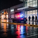 Tiroteo en centro comercial de Los Ángeles deja al menos dos personas fallecidas Patrulla policial y cinta de seguridad en centro comercial