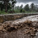 Tragedia en Elías Piña: Dos menores desaparecen arrastrados por agua en una canaleta